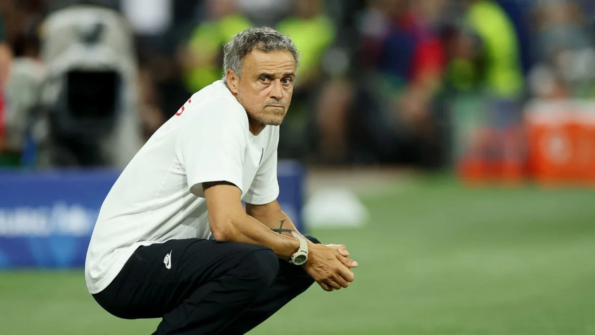 Luis Enrique watches PSG from the touchline.
